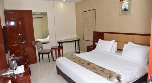 Raghu Mahal Hotel