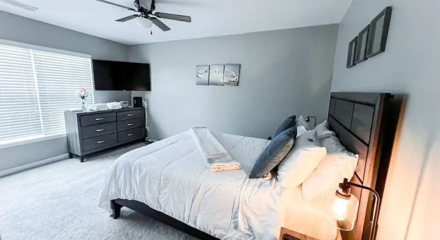 4 - Bed home, w/ Cali King Bed - 12 mins. to DTWN, Book Feriehus Villaer i Atlanta, Villa