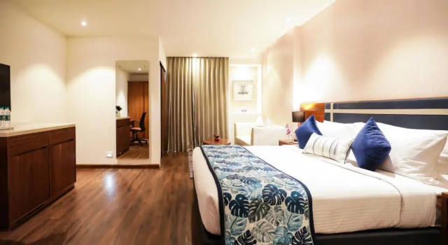Двухместный номер Executive с балконом Regenta Suites Gurugram, Sector 49 Sohna Road
