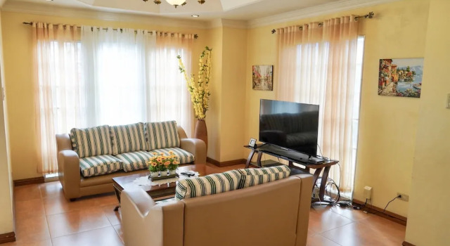 Коттедж с 5 комнатами Charming Tagaytay Vacation Home