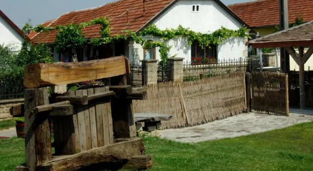 Pataky Borporta, Book Hotel Tarcal 