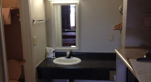 Четырёхместный номер Standard с балконом The Brooke Hotel