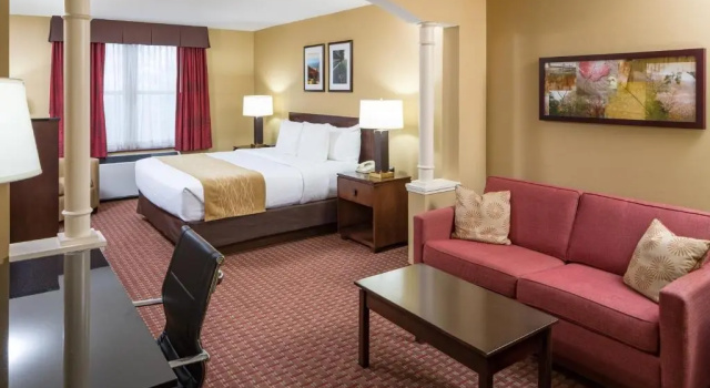 Люкс Comfort Inn & Suites Near Burke Mountain