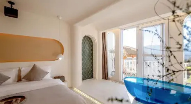 Люкс Lis Amman Holiday Villa Seaview Pool Estate Hotel (Erhai Airport Branch)