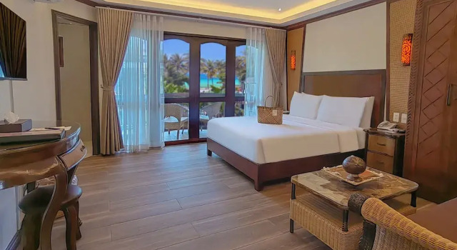 Номер Deluxe с балконом и с видом на бассейн Red Coconut Beach Hotel Boracay