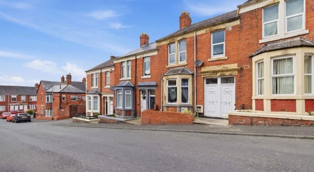 Stylish 3BR Gateshead Home Free Parking Sleeps 6