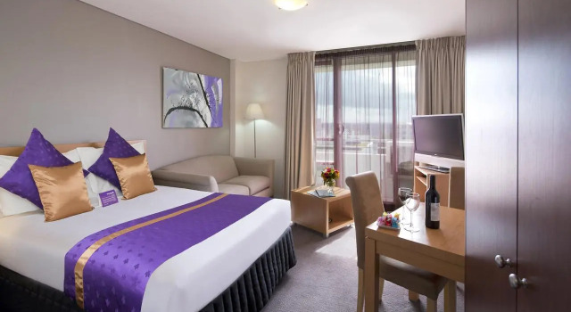 Студия с красивым видом из окна Park Regis Concierge Apartments