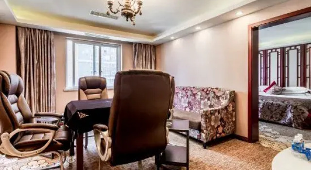 Люкс Deluxe Manhattan International Business Hotel