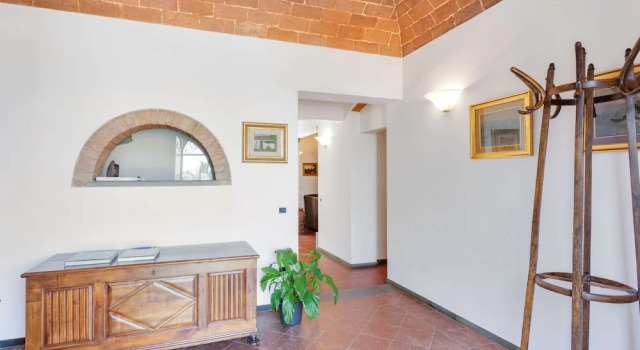 Poolside Leisure in Empoli Hideaway, Buchen Sie Villa Hotels in Empoli mit Pool, Schwimmbad