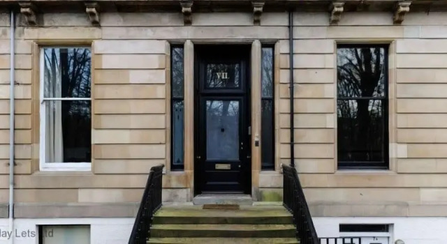 7 Crown Gardens, Забронировать Отель Отели Glasgow & The Clyde Valley с парковкой, Парковка