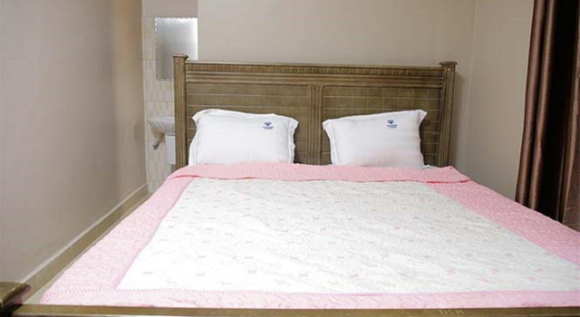 Diamonds Lounge, Book Hotel Kampala 