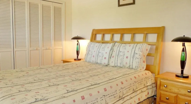 Pet-friendly home with southern exposure and pool, Забронировать Дом для отпуска Марко-Айленд штат Флорида, рядом с City of Marco Island Racquet Center