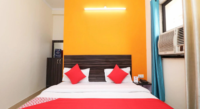 OYO 29909 Hotel Dev, Забронировать Отель Padra штат Гуджарат