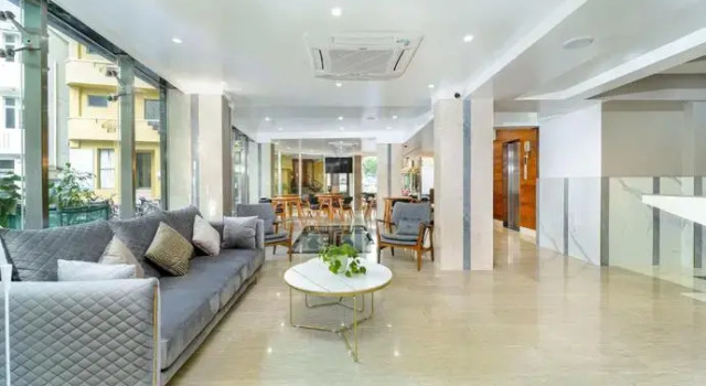 Flower Street provides accommodations with free Wifi, air conditioning, Забронировать Отель Отели Солнечного берега с бассейном, рядом с Клуб GRAND, Бассейн