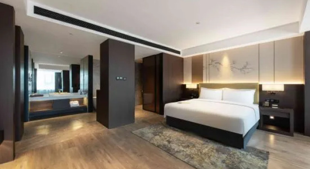 Люкс The GiorgioMorandi Hotels (Huangting Road Boya Jun)
