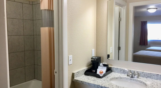 Четырёхместный номер Standard Downtown Motel Woodward