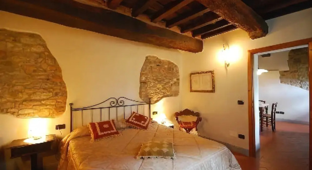 Lory 1, Book Hotel Figline Valdarno 