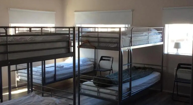 Кровать в общем номере Við Hafið Oceanfront Guesthouse