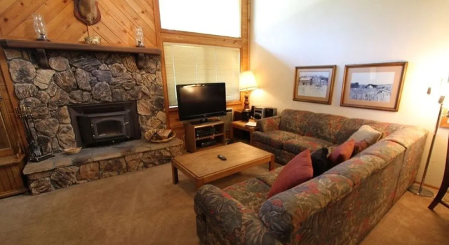 Rainbow S 4 3 Bedroom Condo by RedAwning, Varaa Lomakoti Mammoth Lakes Mammoth