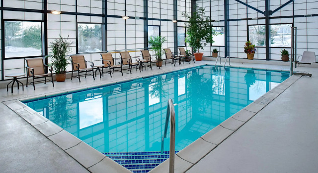 Кровать в общем номере Hampton Inn Long Island/Islandia