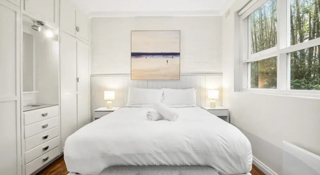 Charming 1-bed With Fireplace by the Beach, Book Apartment Melbourne 