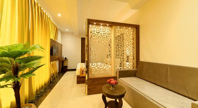 Avalon Palms Agra