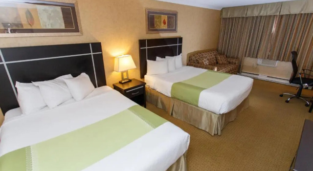 Четырёхместный номер Standard The George Dawson Inn & Conference Centre