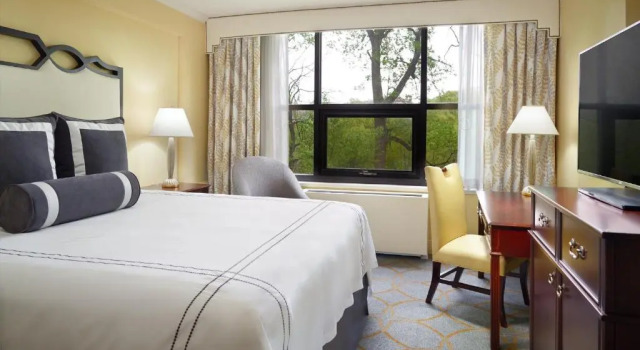 Номер Deluxe Omni Shoreham Hotel