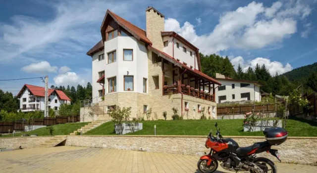Vila Surya, Забронировать Отель Бизнес-отели Буштени, 4* 5*