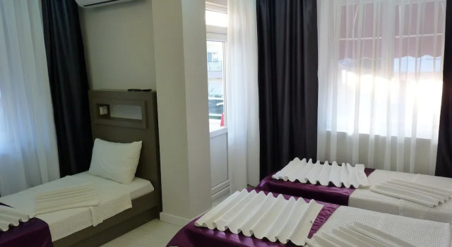 Трёхместный номер Standard с балконом Konyaaltı HOTEL