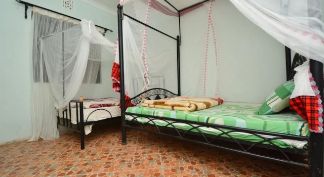 Standard Twin room Lionsgate Hostel