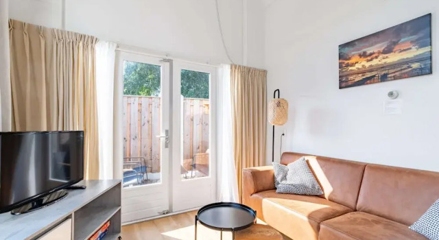 Коттедж Charming 2-person Apartment Located Near the Center