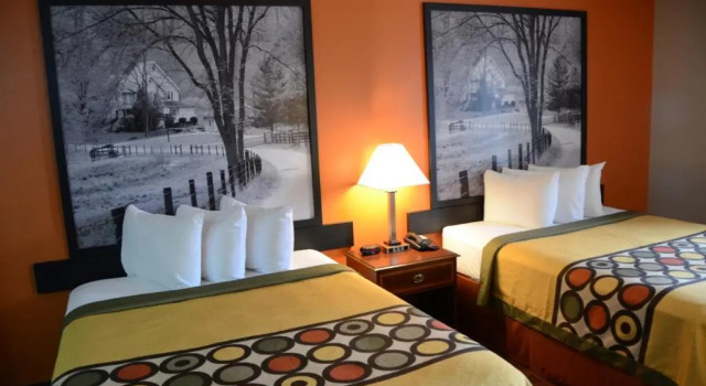 Четырёхместный номер Standard Super 8 by Wyndham Louisville/Expo Center