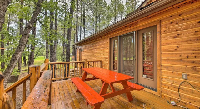 Коттедж Wooded Yard, Gas Grill: Lush Pinetop Retreat