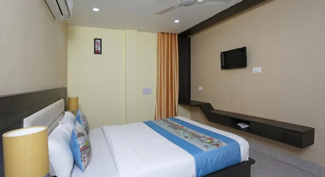 Двухместный номер Standard OYO 6709 Hotel L N International