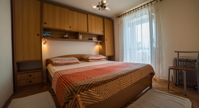 Apartment Ela - first row to the Sea: A2 mali Sutivan, Island Brac, Забронировать Апартаменты/квартира Отели Сутиван с парковкой, Парковка
