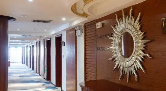 Jin E Hotel, Prenota Hotel Hotel a Sichuan con parcheggio, Parcheggio