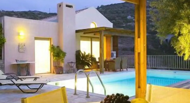 Вилла с 3 комнатами с частичным видом на океан One bedroom villa with private seawater pool Just 150 meters from the sea