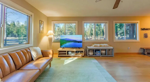 Bakersfield Basecamp - Meyers Escape, Забронировать Дом для отпуска Меверс South Lake Tahoe Area, рядом с Lake Valley State Recreation Area