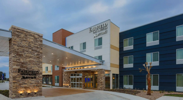 Четырёхместный номер Standard Fairfield Inn & Suites by Marriott Cuero