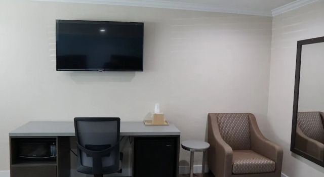 Номер Standard с 2 комнатами Sea Breeze Inn - LAX Airport, Los Angeles