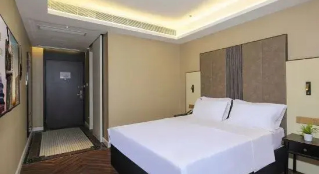 Люкс Comfort Metropolo Xian Bell Tower Dachaishi Subway Station Hotel