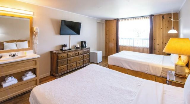 Двухместный семейный номер Standard Hotel La Roche Pleureuse