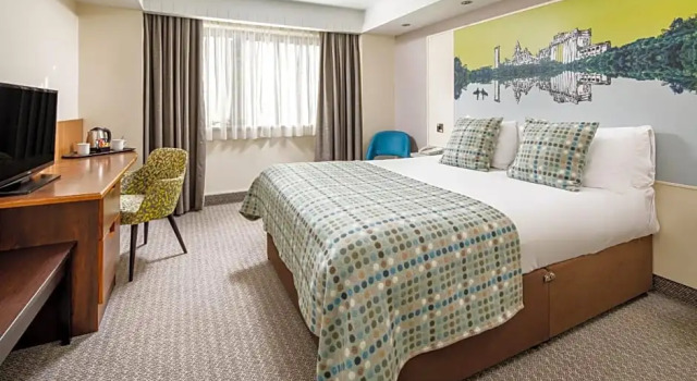 Номер Classic Mercure Swansea Hotel