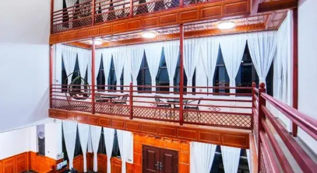 Snow Oxygen Cloud Villa | 360° Panorama Temple View Hotel (Songzanlin Temple)