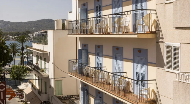 Двухместный номер Standard с балконом Hostal Ferrer