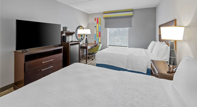 Четырёхместный номер Standard Hampton Inn and Suites Camp Springs