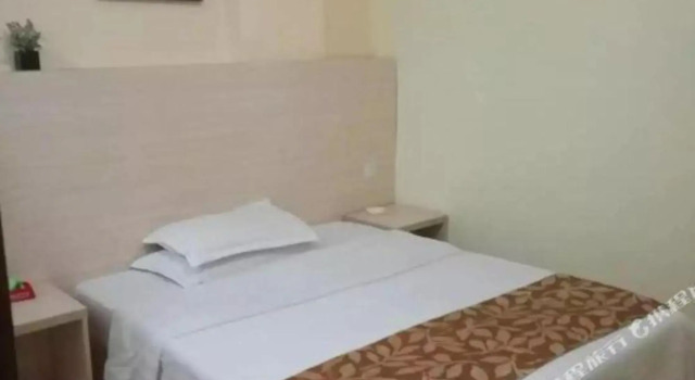Siji Ruchun Hotel, Rezerwuj Hotel Hotele w Shenzhen z parkingiem, Parking