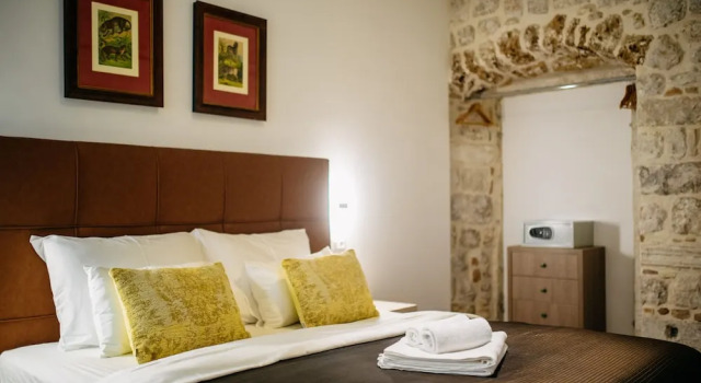 Central W Apartment and Rooms by DuHomes