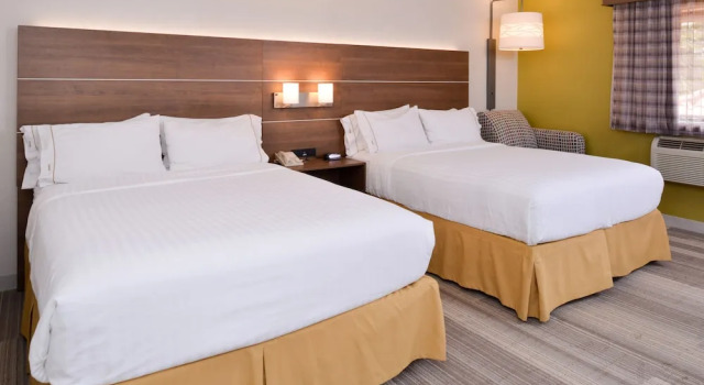 Четырёхместный номер Premium Holiday Inn Express Palm Desert by IHG